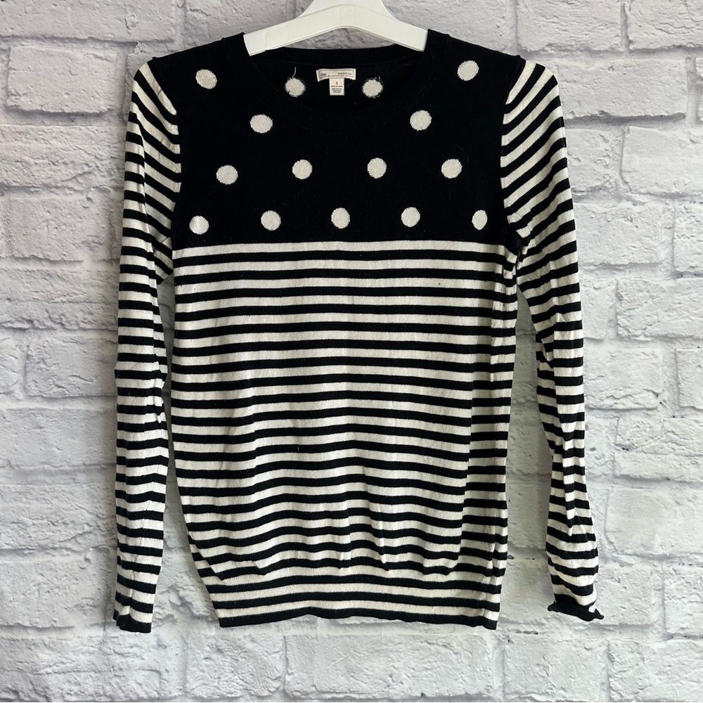 PREOWNED GAP STRIPE AND POLKA DOT BLACK AND WHITE SWEATER WOMENS SMALL S